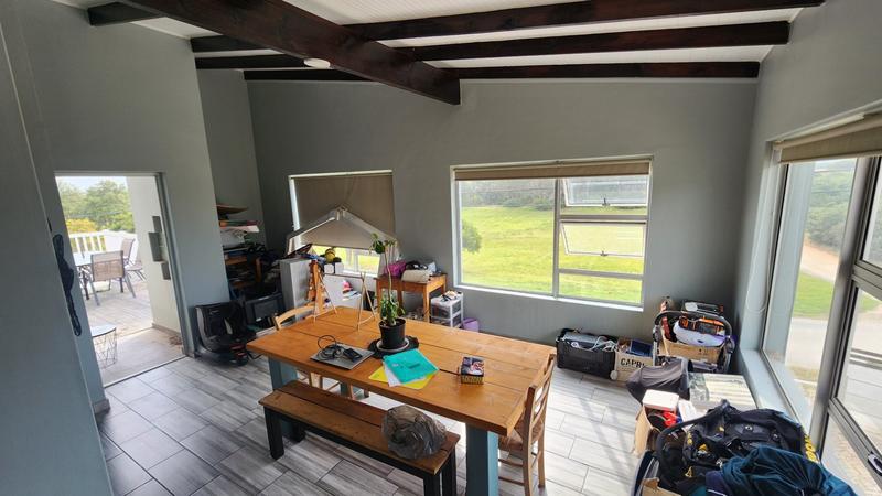 6 Bedroom Property for Sale in Paradise Beach Eastern Cape